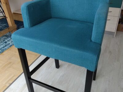 2 Barstühle in türkis-petrol zu verschenken