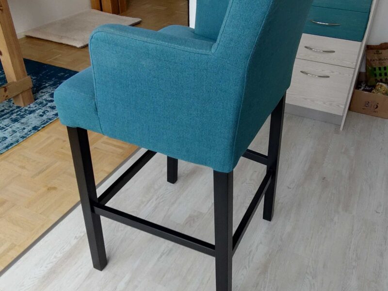 2 Barstühle in türkis-petrol zu verschenken