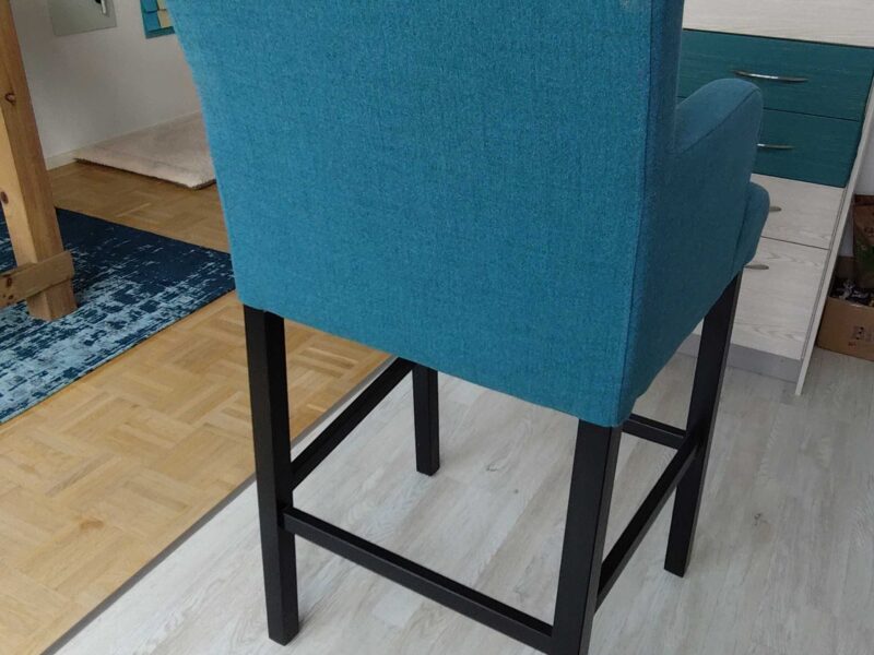 2 Barstühle in türkis-petrol zu verschenken